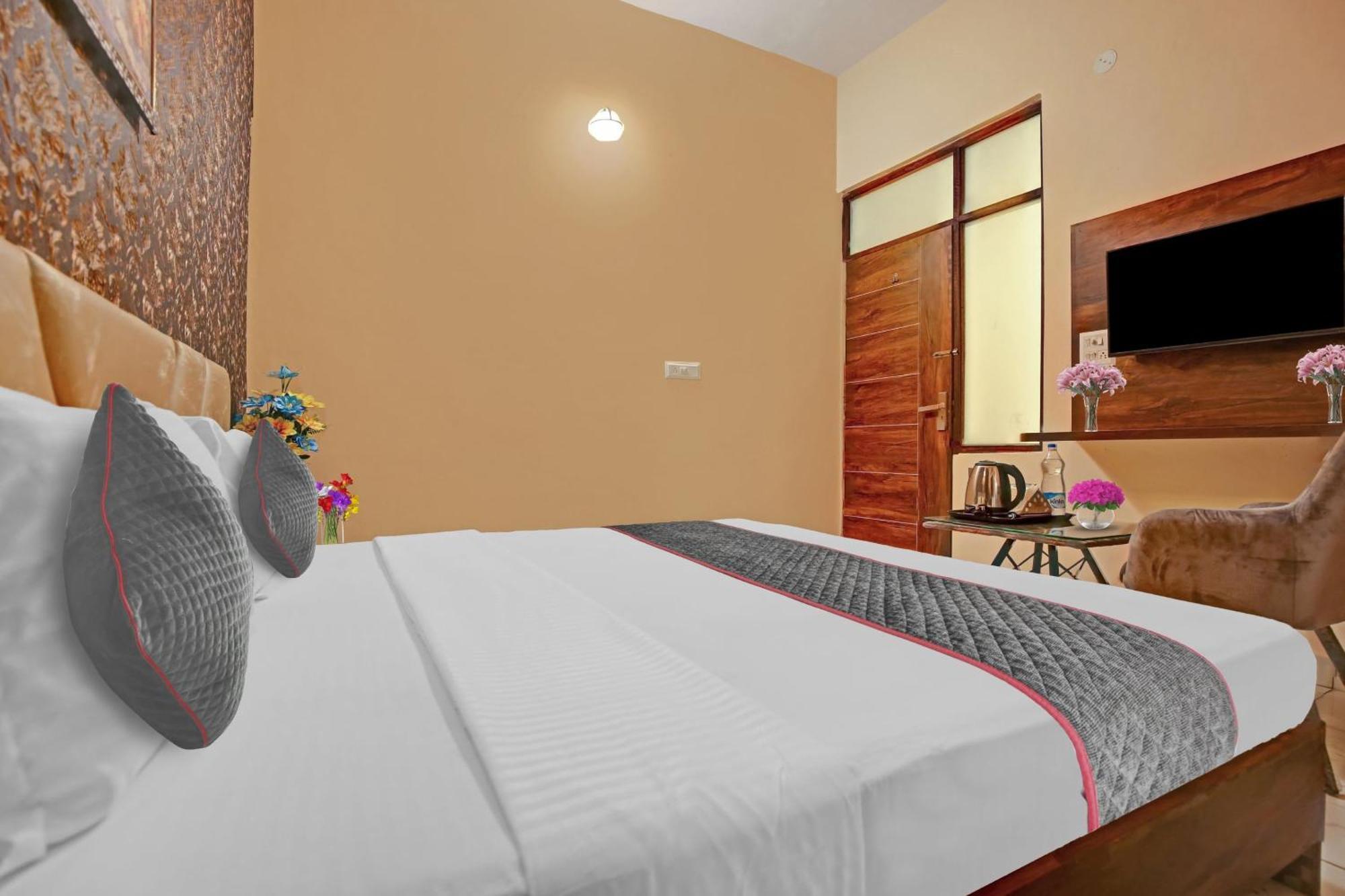 Townhouse Sky Hotel Ludhiana Exterior photo