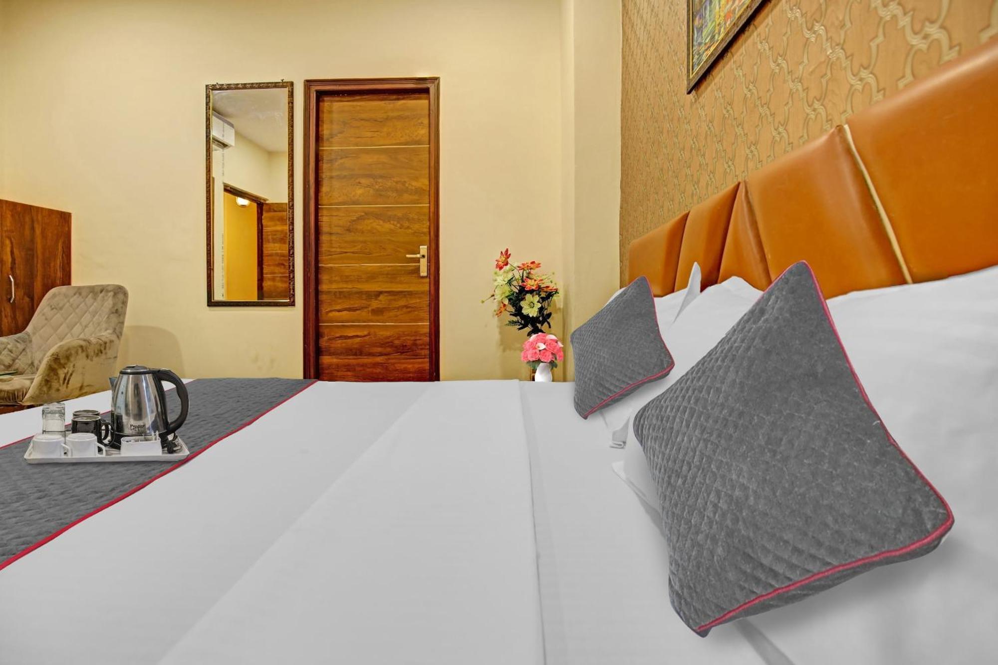 Townhouse Sky Hotel Ludhiana Exterior photo
