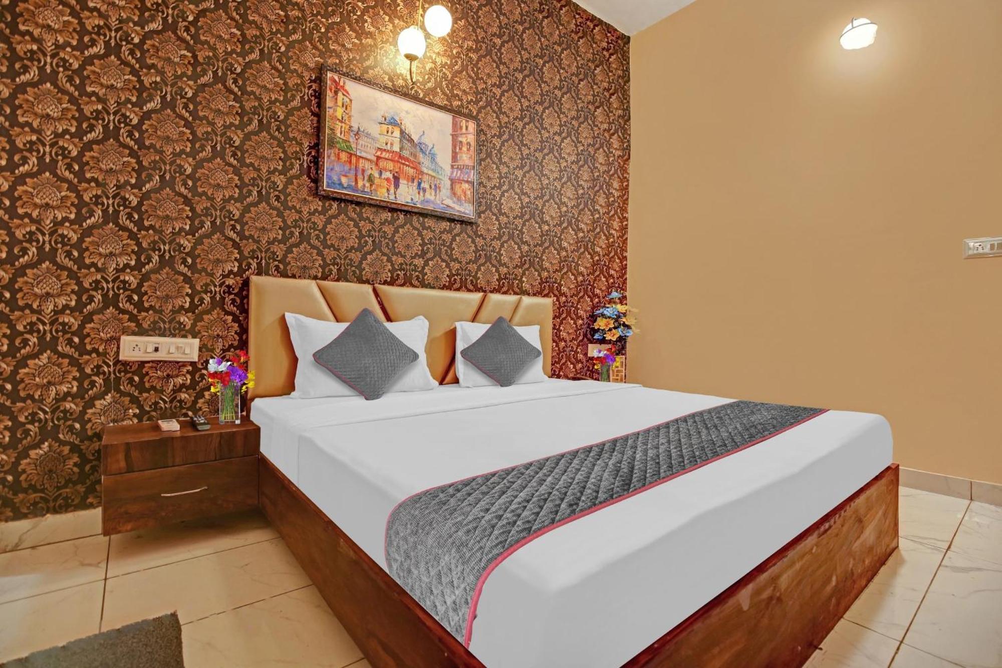 Townhouse Sky Hotel Ludhiana Exterior photo